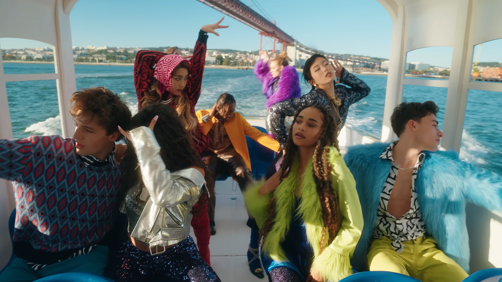 Letra e tradução: 'Holiday' - Now United