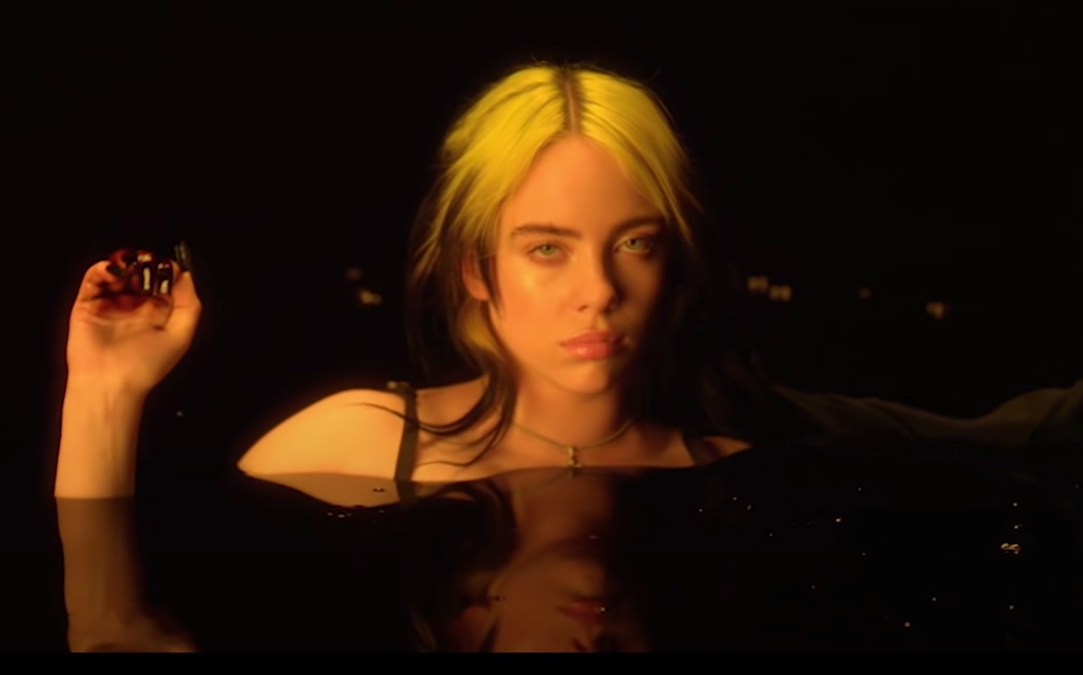 Билли айлиш не время. Билли Айлиш not my responsibility. Billie Eilish в полный рост.