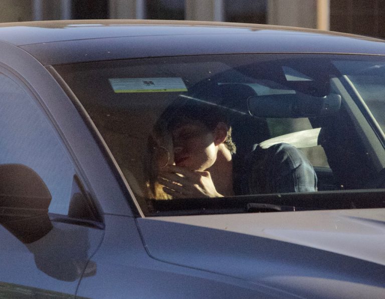 Zendaya e Tom Holland são vistos aos beijos em Los Angeles