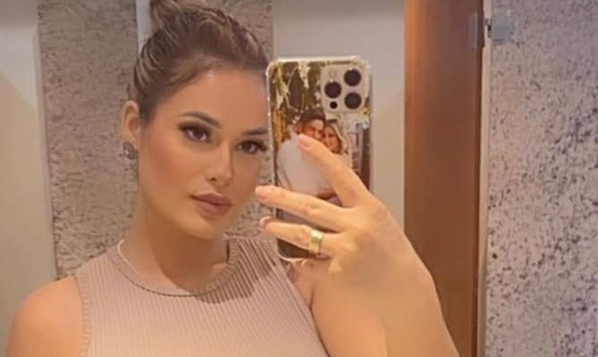 cantora nayara vilela